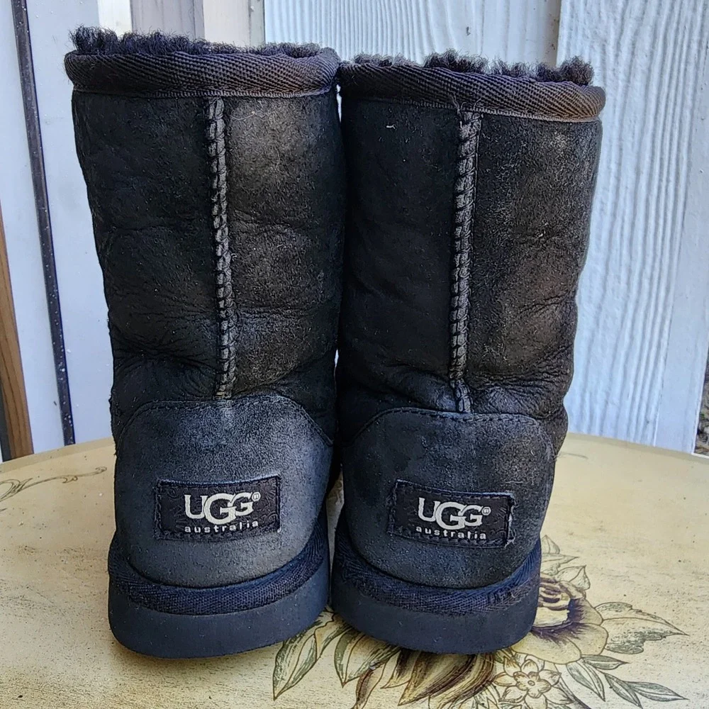 UGG Sz 4 Y2K Black Kids Suede Classic Short Boots Retro Early 2000s Scandinavian
